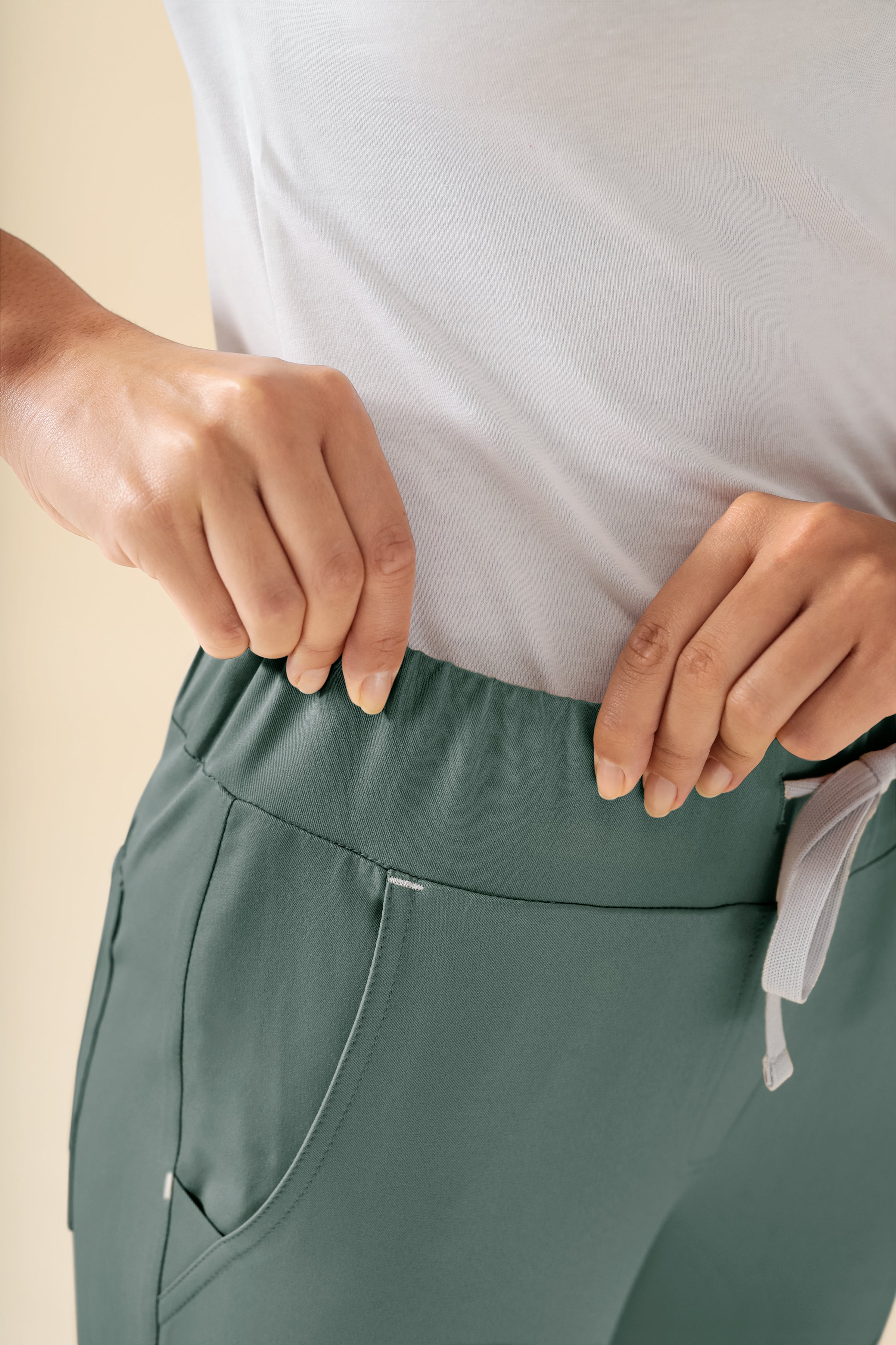KAERE Hose Damen - Saumbündchen Kurzgr. ohne Beintaschen dunkelgrün