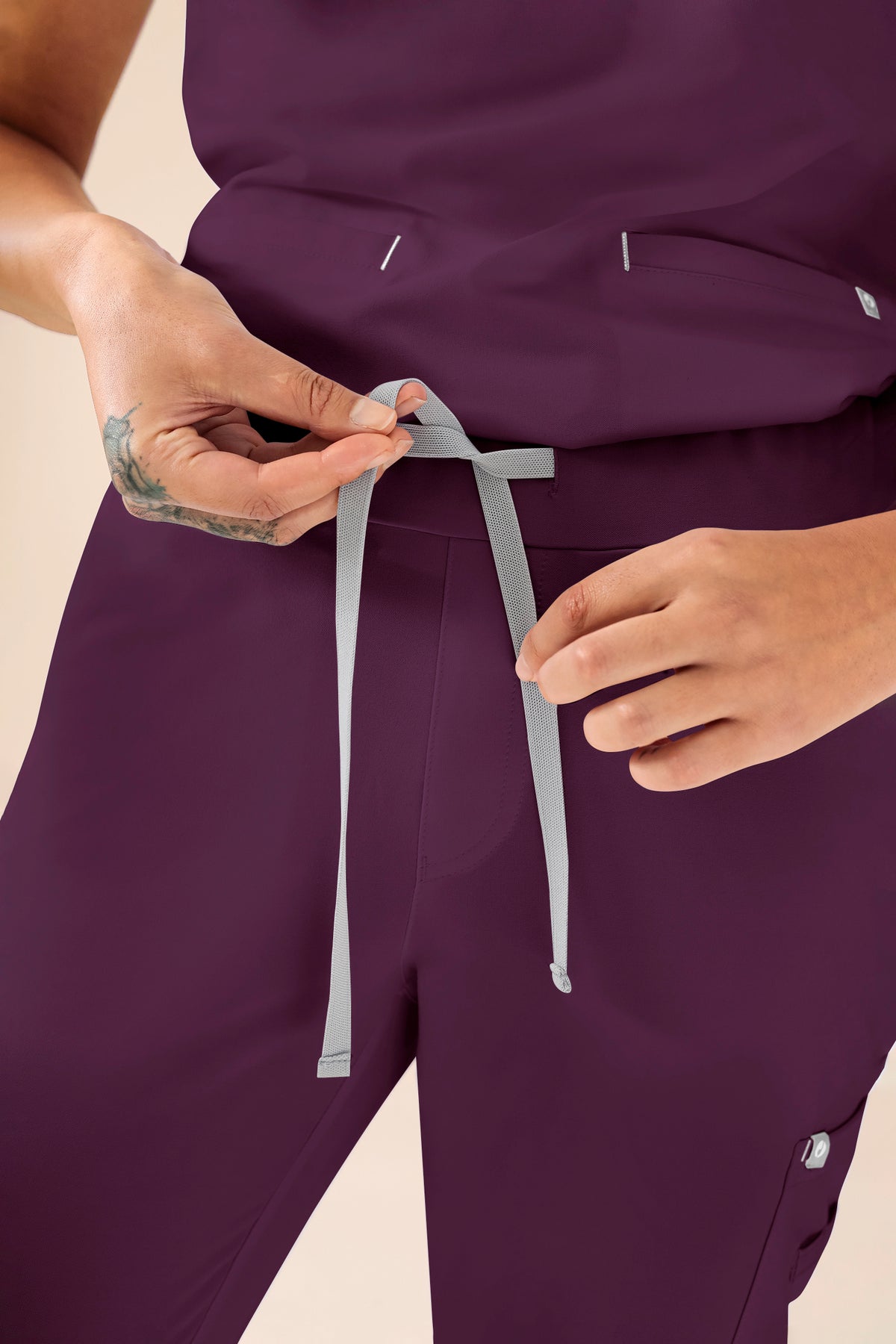 KAERE Hose Damen - Saumbündchen Kurzgr. mit Beintaschen pflaume