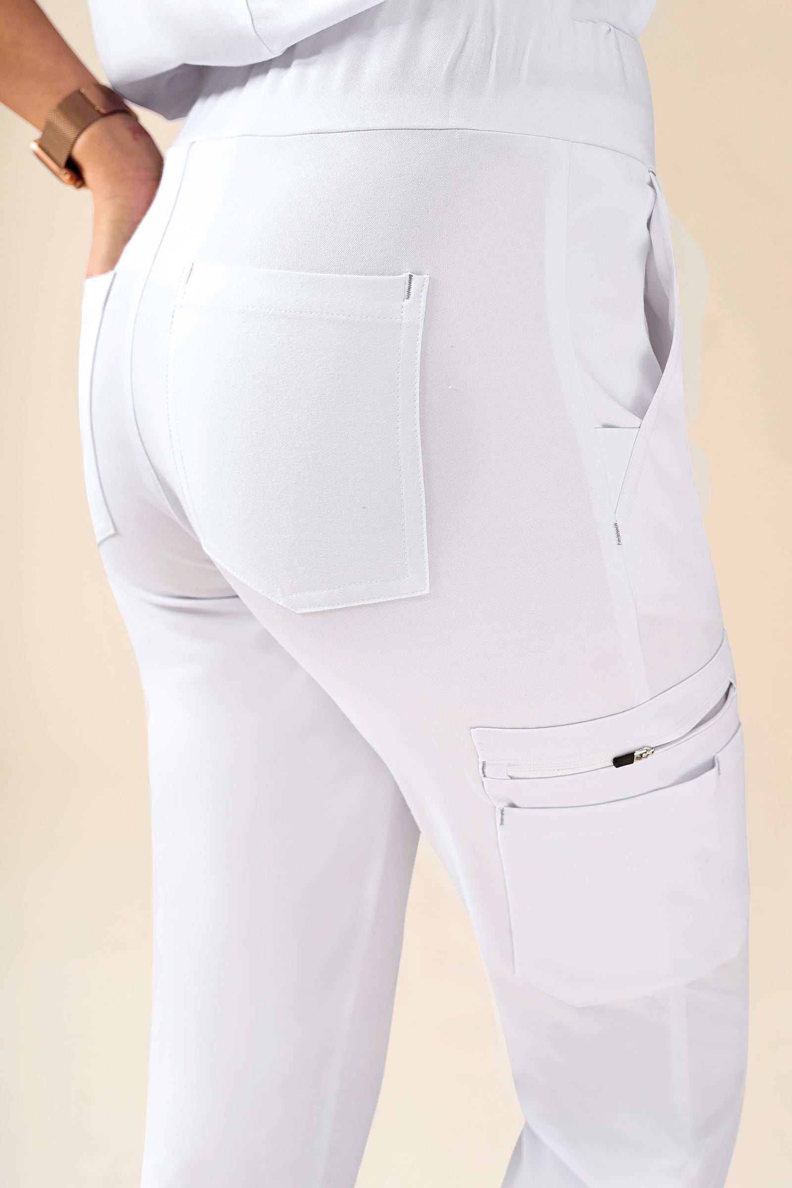 KAERE Hose Damen - Saumbündchen Kurzgr. mit Beintaschen weiss
