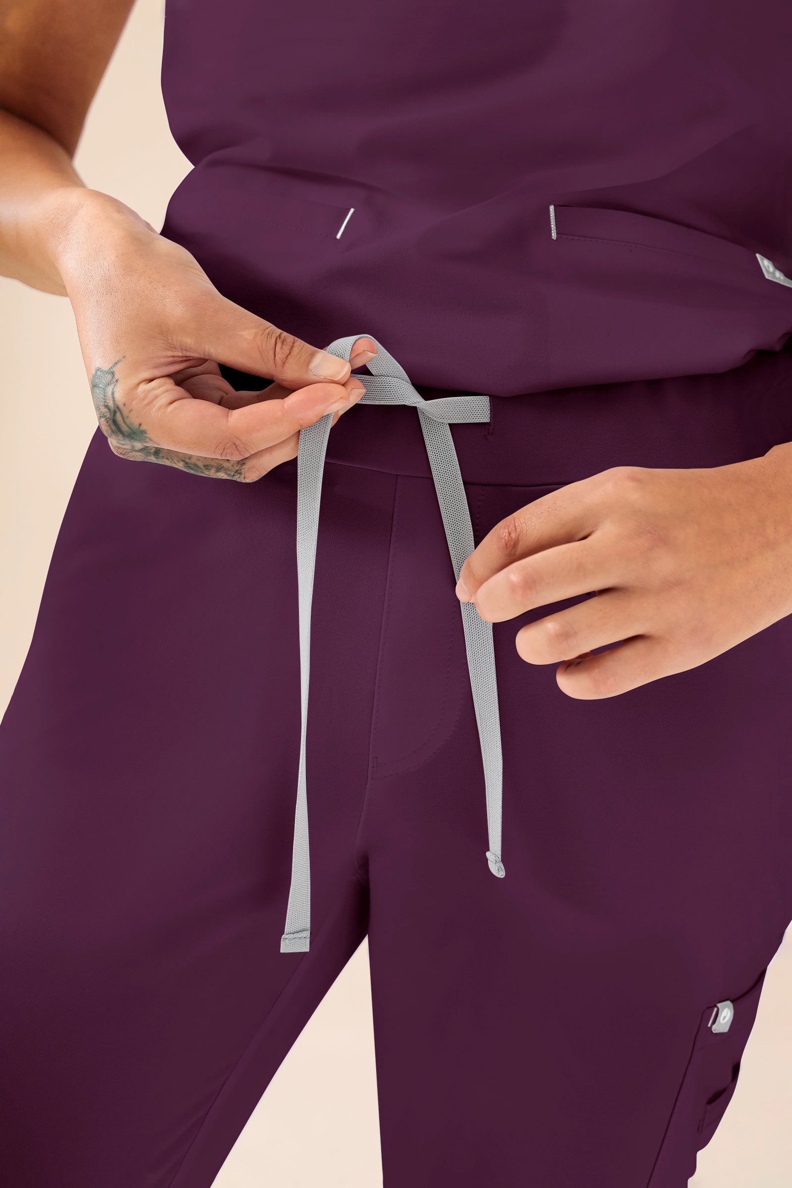 KAERE Hose Damen - Saumbündchen mit Beintaschen pflaume