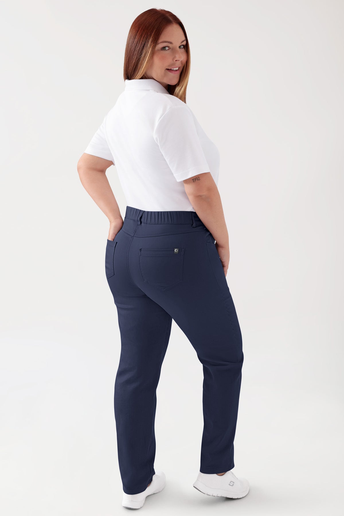 COMFY FLEX 5-Pocket Hose Damen - gerades Bein navy, Vue de face Le mannequin mesure 173 cm et porte la taille 46