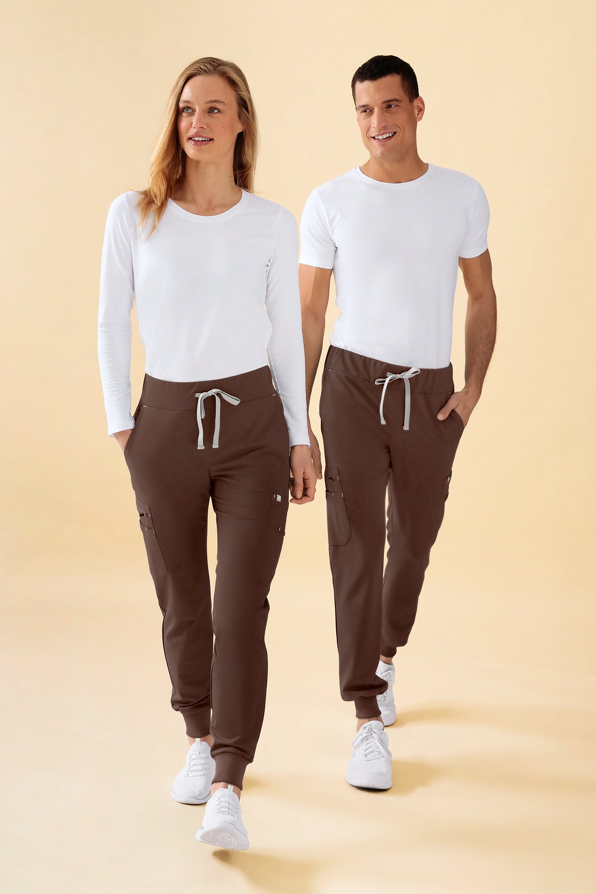 KAERE Hose Herren - Saumbündchen mit Beintaschen coffee, Vorderansicht 