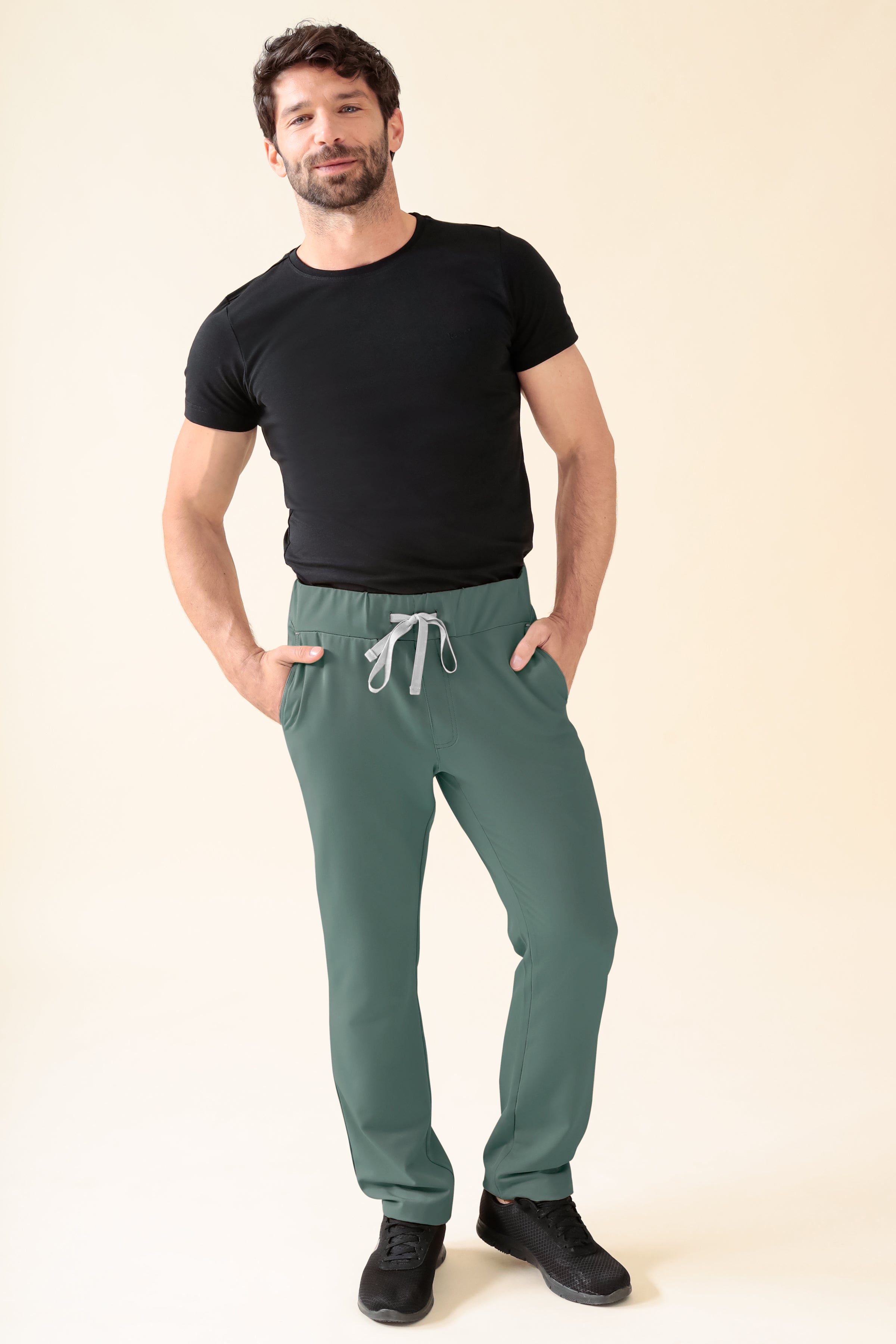 KAERE Hose Herren - gerader Saum Kurzgr. ohne Beintaschen dunkelgrün, Vorderansicht 
