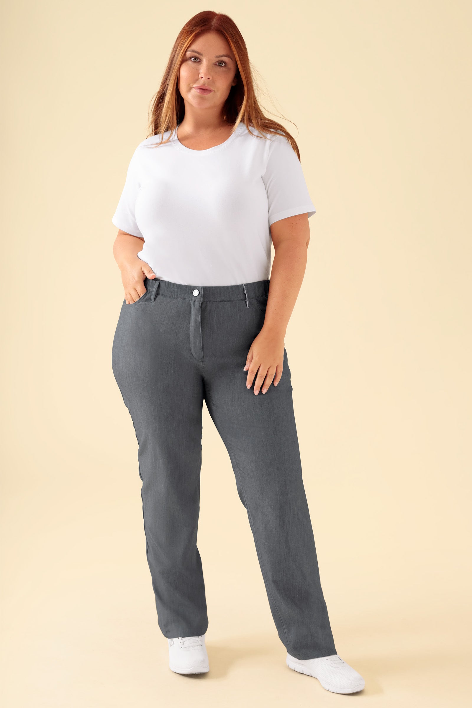 KAERE Hose Damen - 5-Pocket grau melange, Vorderansicht Das Model ist 173 cm gross und trägt Grösse XL