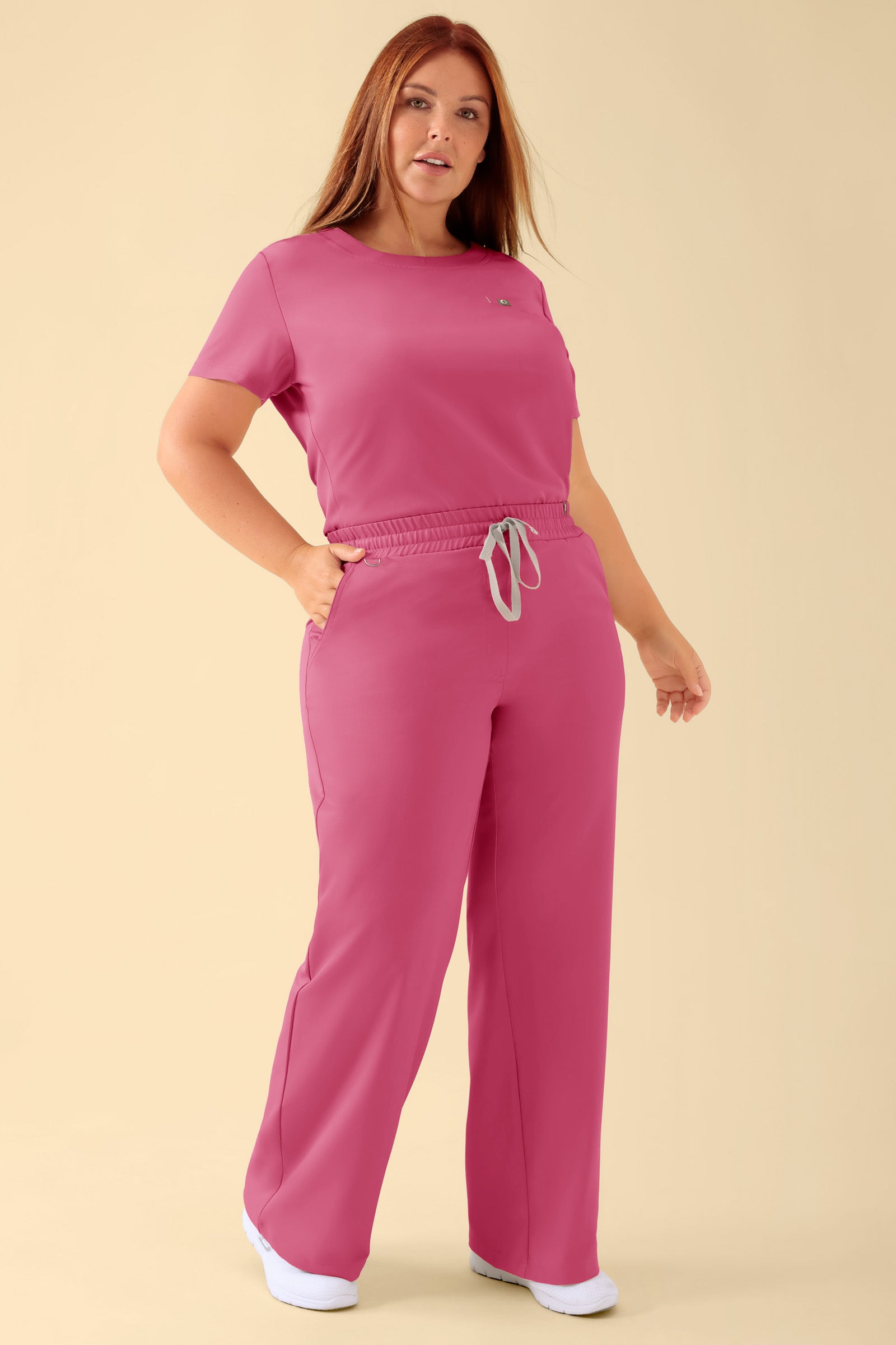 KAERE Hose Damen - weites Bein rosenholz, Vorderansicht Das Model ist 173 cm gross und trägt Grösse XL