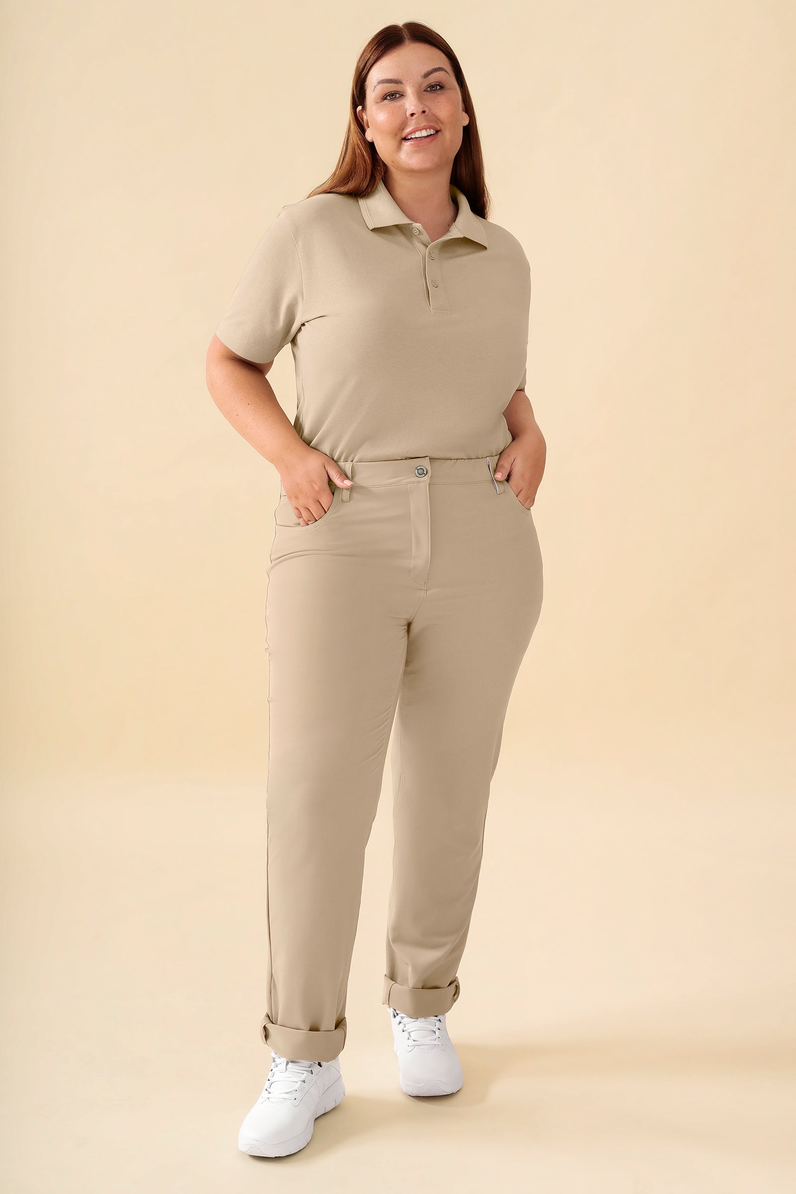 KAERE Hose Damen - 5-Pocket sand, Vorderansicht Das Model ist 173 cm gross und trägt Grösse XL