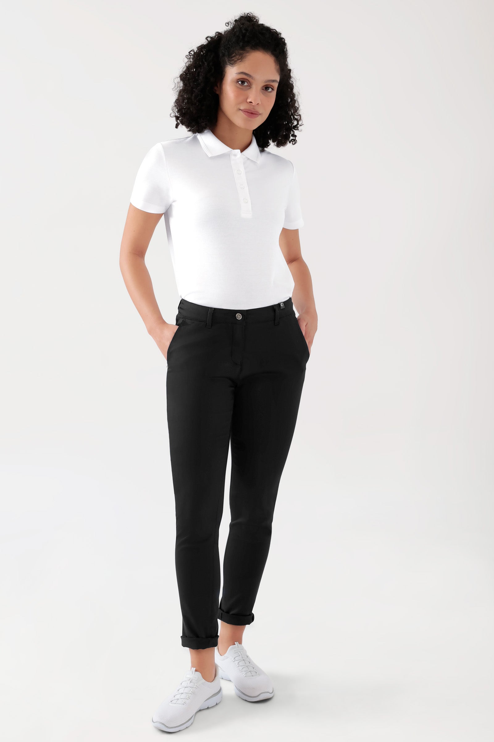 COMFY FLEX Hose Damen - Chino Style schwarz, Vorderansicht Das Model ist 176 cm gross und trägt Grösse 36