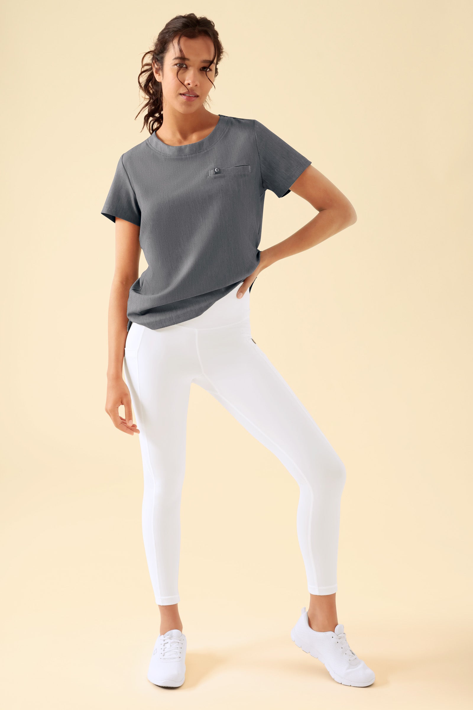 KAERE Leggings Damen - super elastisch weiß, Vorderansicht Das Model ist 176 cm gross und trägt Grösse S