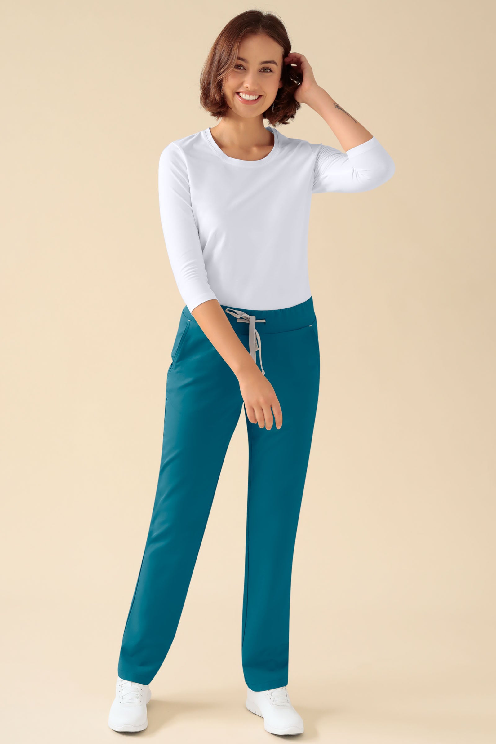 KAERE Hose Damen - gerader Saum ohne Beintaschen petrol, Vorderansicht Das Model ist 177 cm gross und trägt Grösse S
