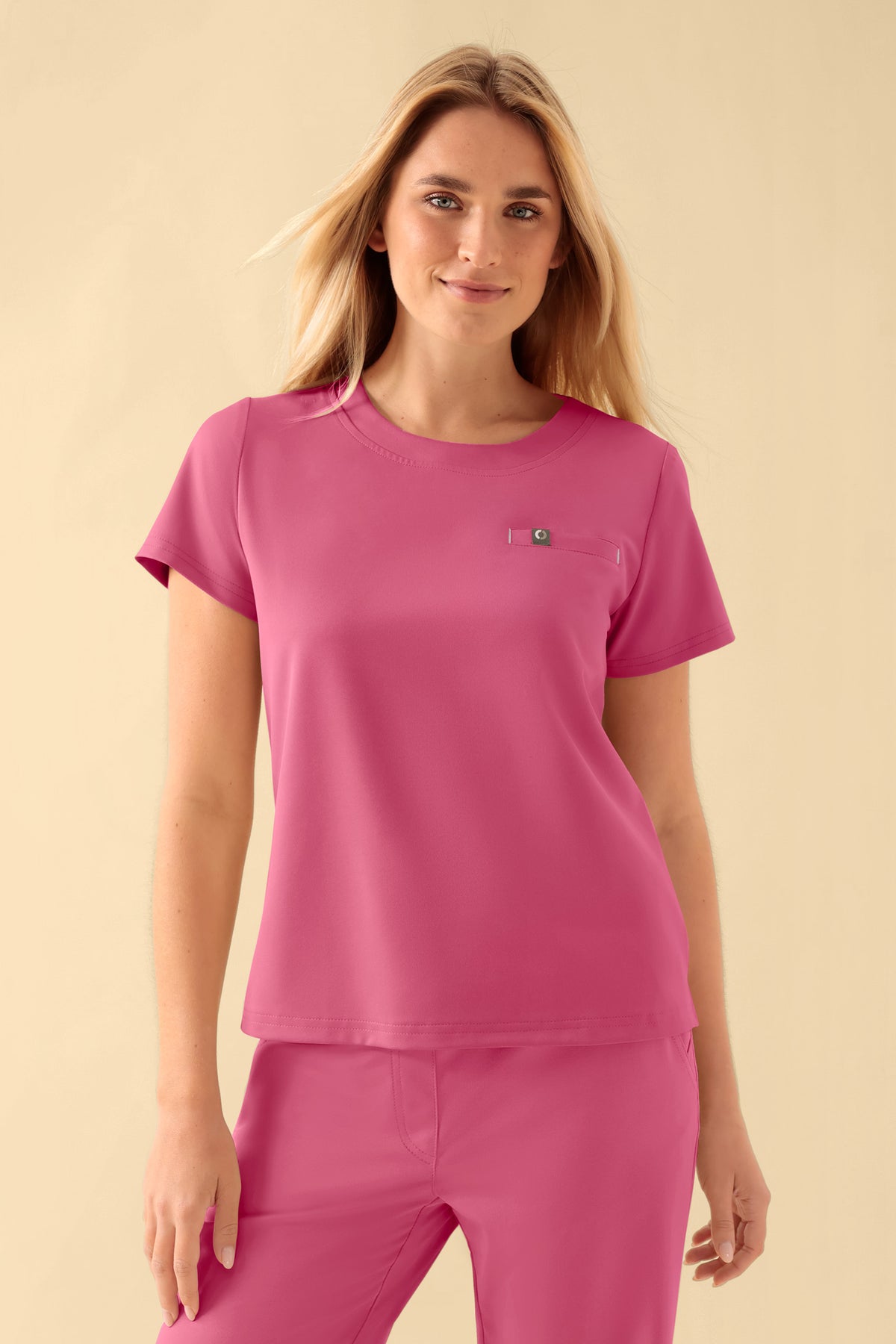 KAERE Shirt Damen - Rundhalsausschnitt rosenholz, Vue de face Le mannequin mesure 177 cm et porte la taille S