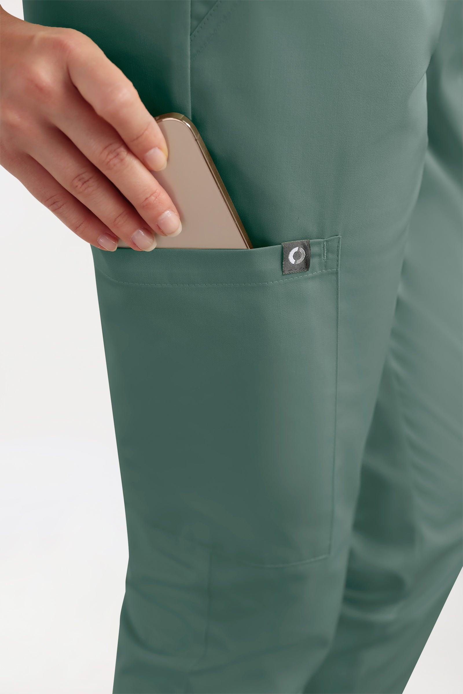 CORE Cargohose Damen - Jogpants Style dunkelgrün, Vorderansicht 